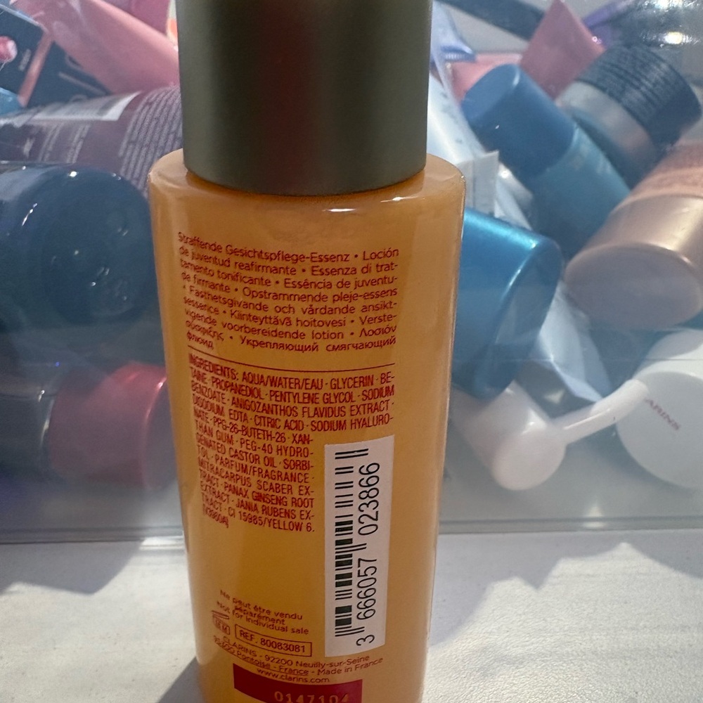 Clarins Extra-Firming Treatment Essence - Picture 2 of 5